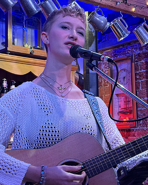 Zara plaing at the Sixpenny Brewery, Cranborne