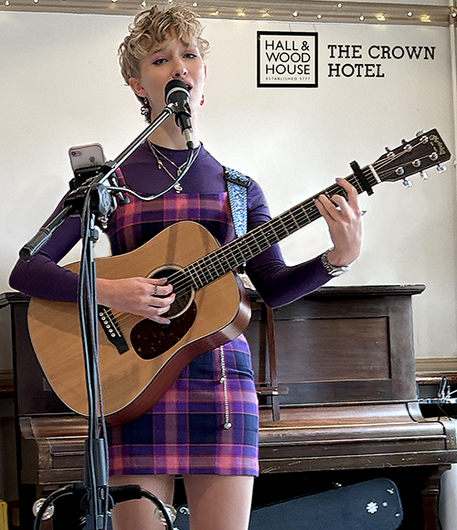 Zara singing at the Crown Hotel Wedding Fair